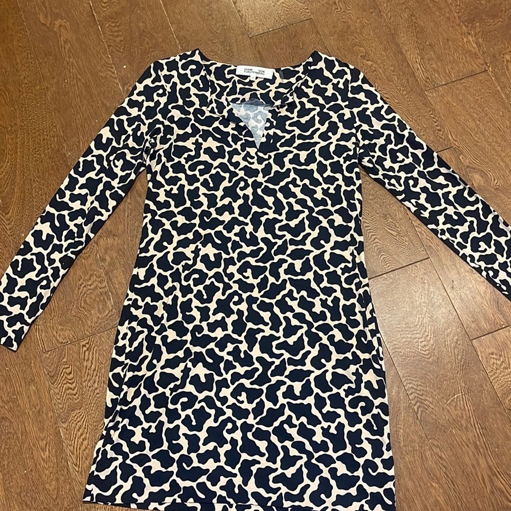 Diane Von Furstenberg navy and pink long sleeve v neck dress
